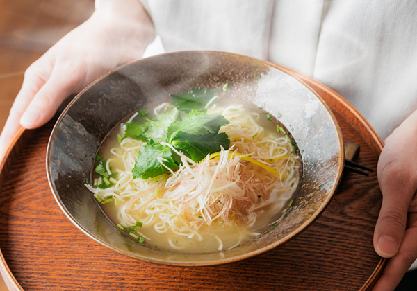 三つ葉と柚子みそ香る旨出汁にゅうめん