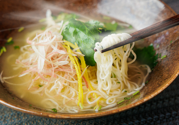 三つ葉と柚子みそ香る旨出汁にゅうめん